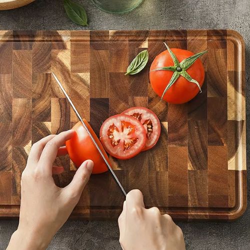 Planche à découper Bois  decoupe tomate