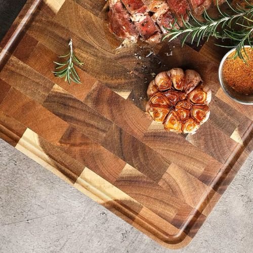 Planche à découper Bois  viande et bulbe d ail