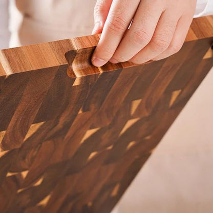 Planche à découper en bois  poignée en dessous
