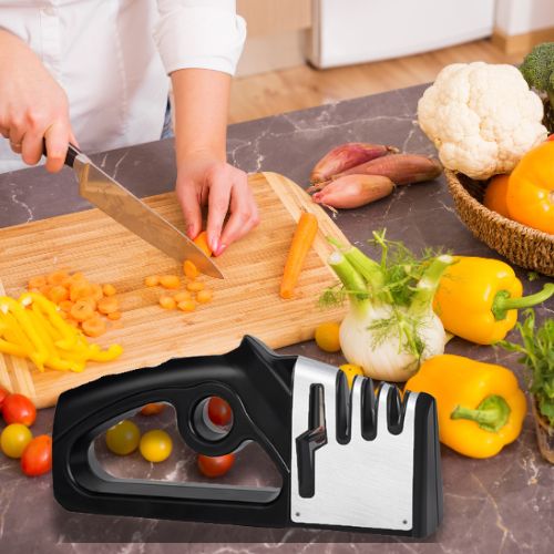aiguiseur couteau  legumes sur planche