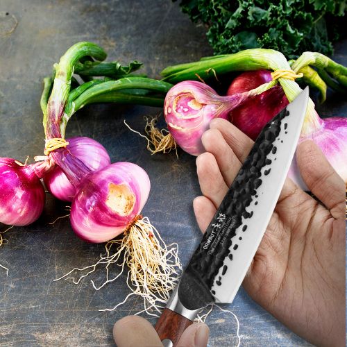 couteau pour cuisine  oignon rouge 