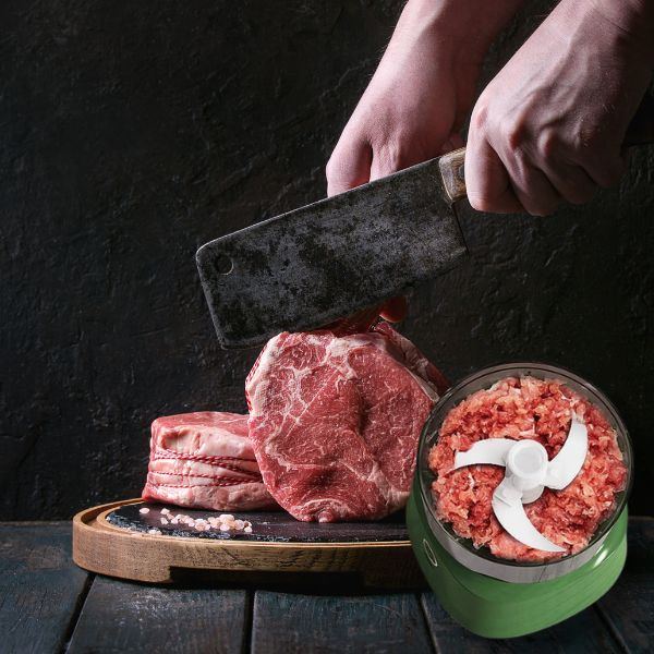 hachoir a viande electrique  morceaux de viande couper